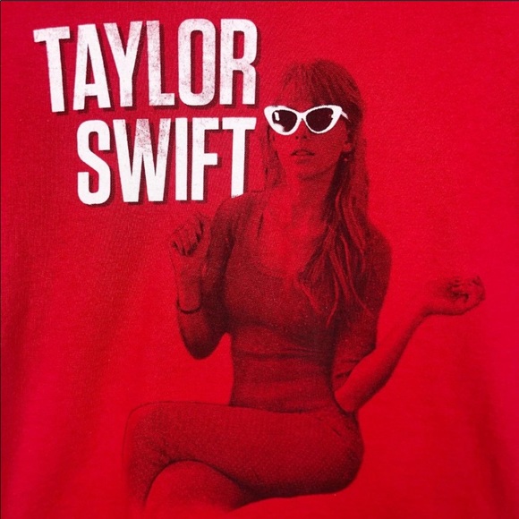 NEW TAYLOR SWIFT RED T-SHIRT - Picture 2 of 11
